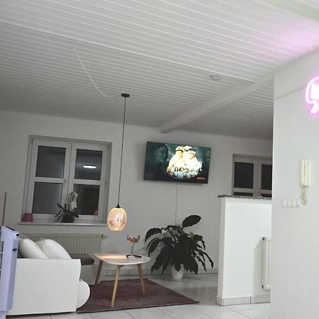 Happy Homes Pink - Up To 5 - Kueche - W-Lan - Netflix - Honig - Badewanne Nidda Zewnętrze zdjęcie