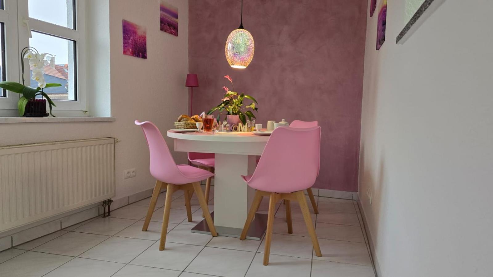 Happy Homes Pink - Up To 5 - Kueche - W-Lan - Netflix - Honig - Badewanne Nidda Zewnętrze zdjęcie
