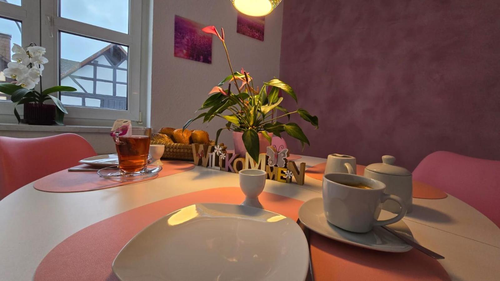 Happy Homes Pink - Up To 5 - Kueche - W-Lan - Netflix - Honig - Badewanne Nidda Zewnętrze zdjęcie
